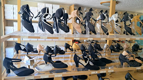 Chaussures danse femme bout fermé talon moyen